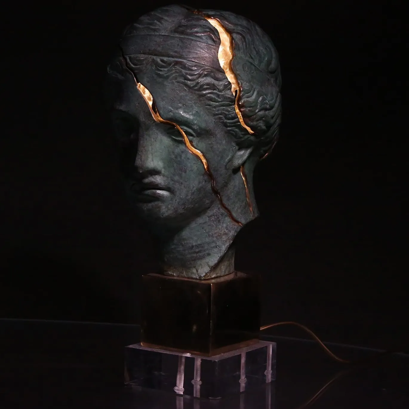 Lampada Testa Frammento in bronzo
