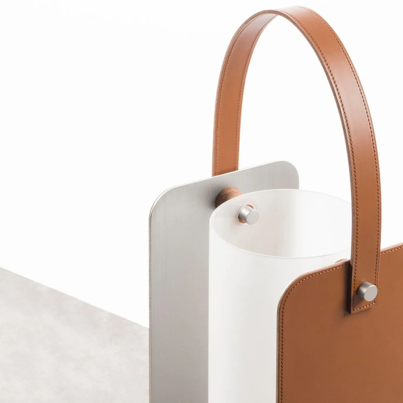 Lanterna Lumen Media in Pelle Saddle Marrone di Simone Fanciullacci