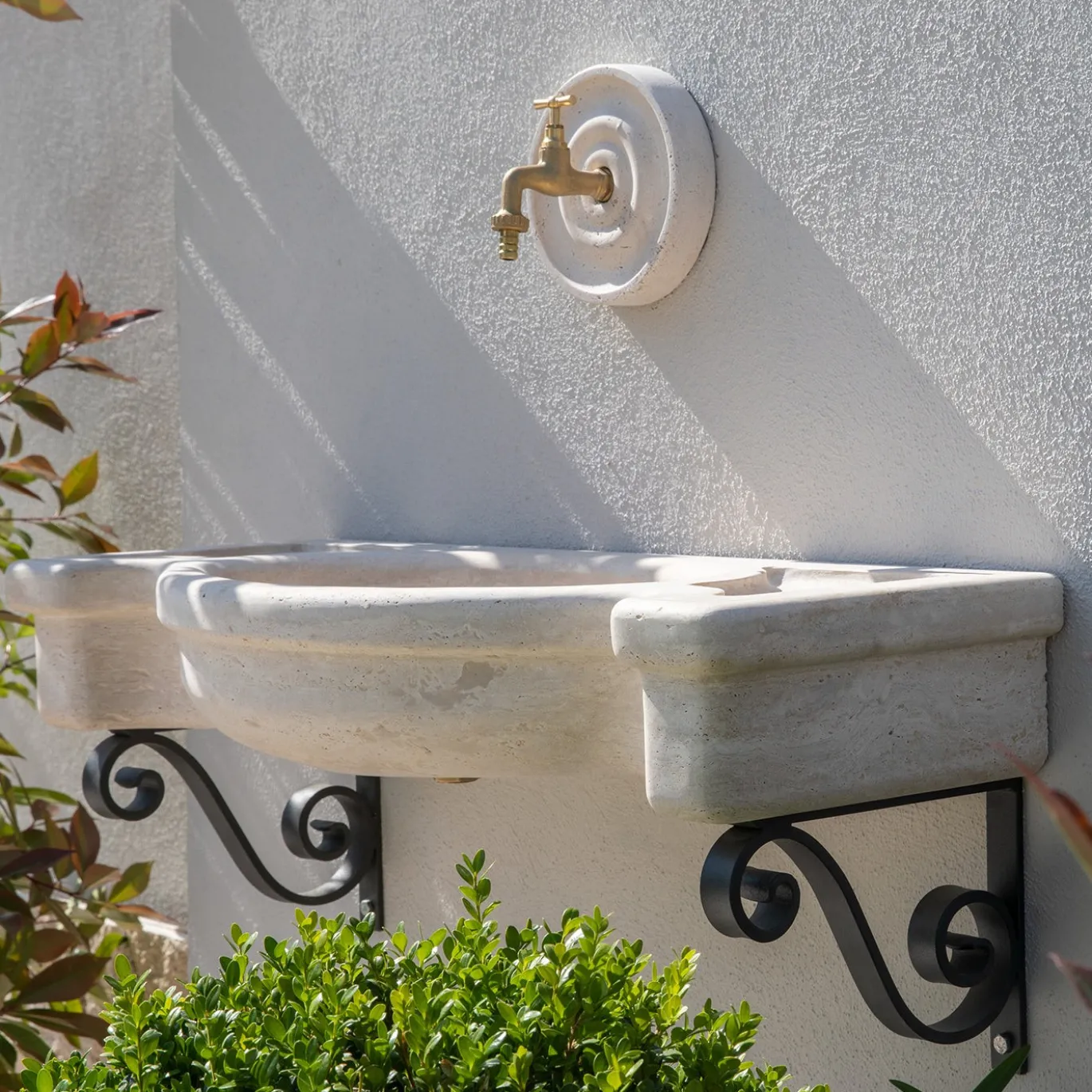 Lavabo semicircolare Sethra in travertino