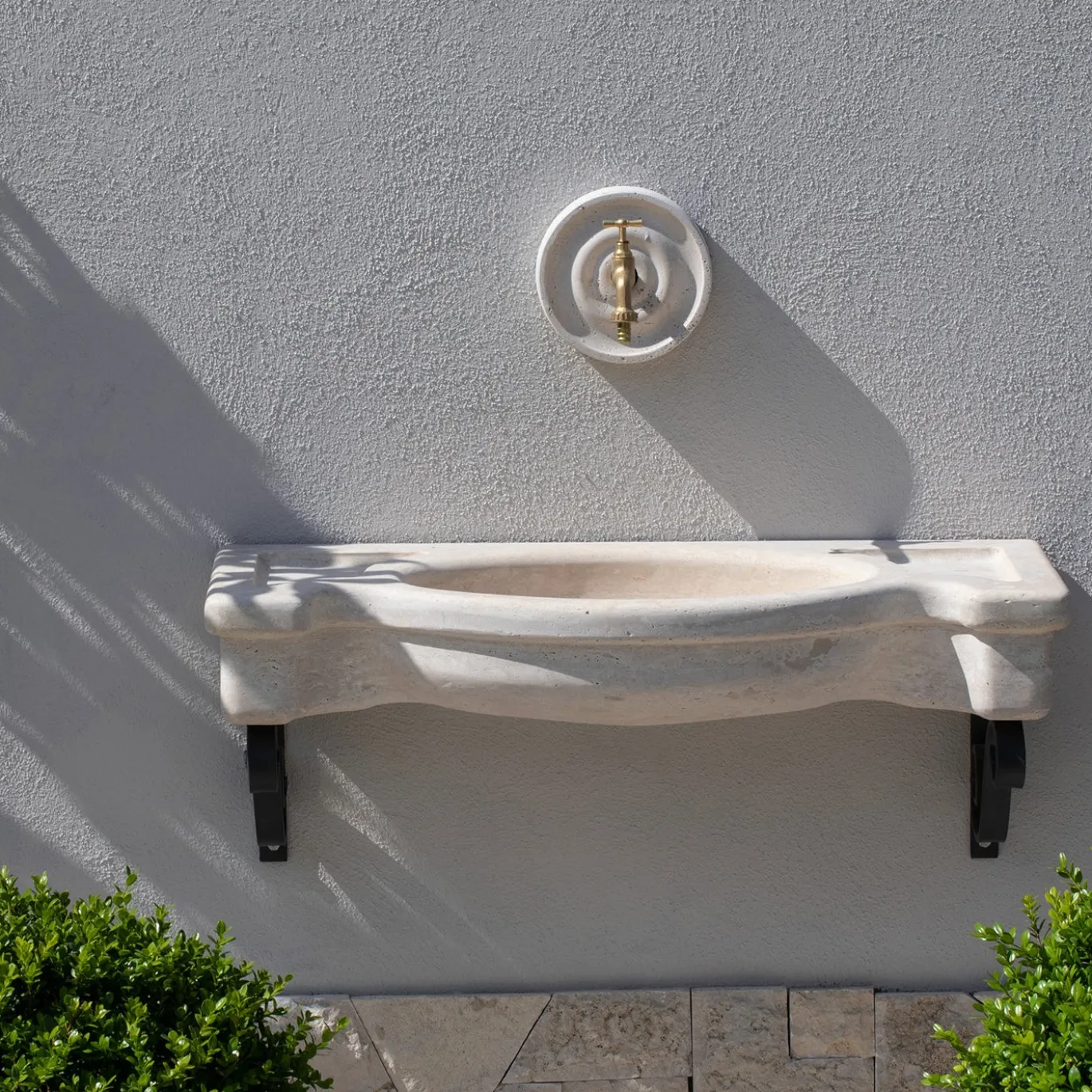 Lavabo semicircolare Sethra in travertino