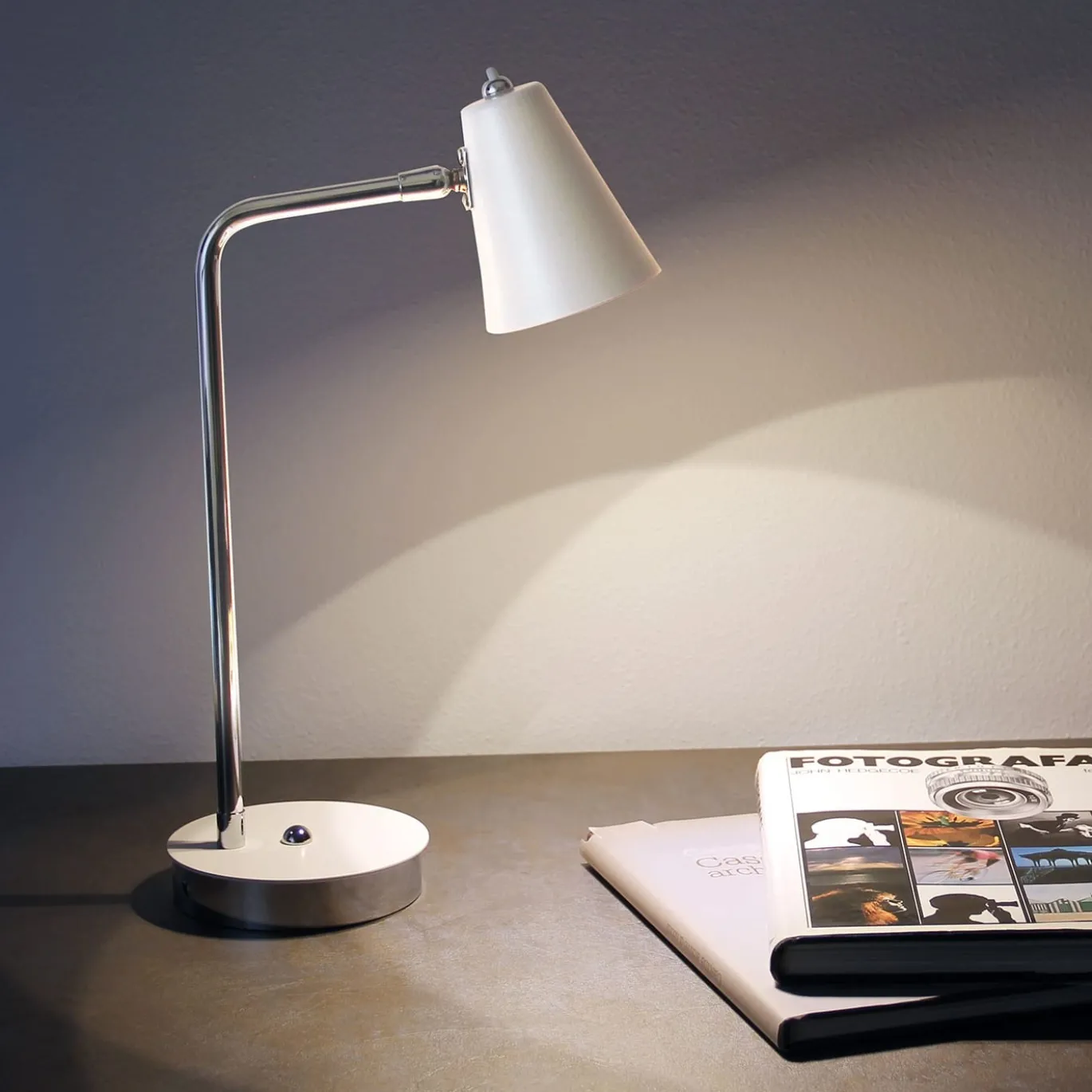 Leggi S Lampada da tavolo di Stefano Tabarin