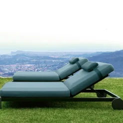Lettino prendisole in tessuto verde per esterni