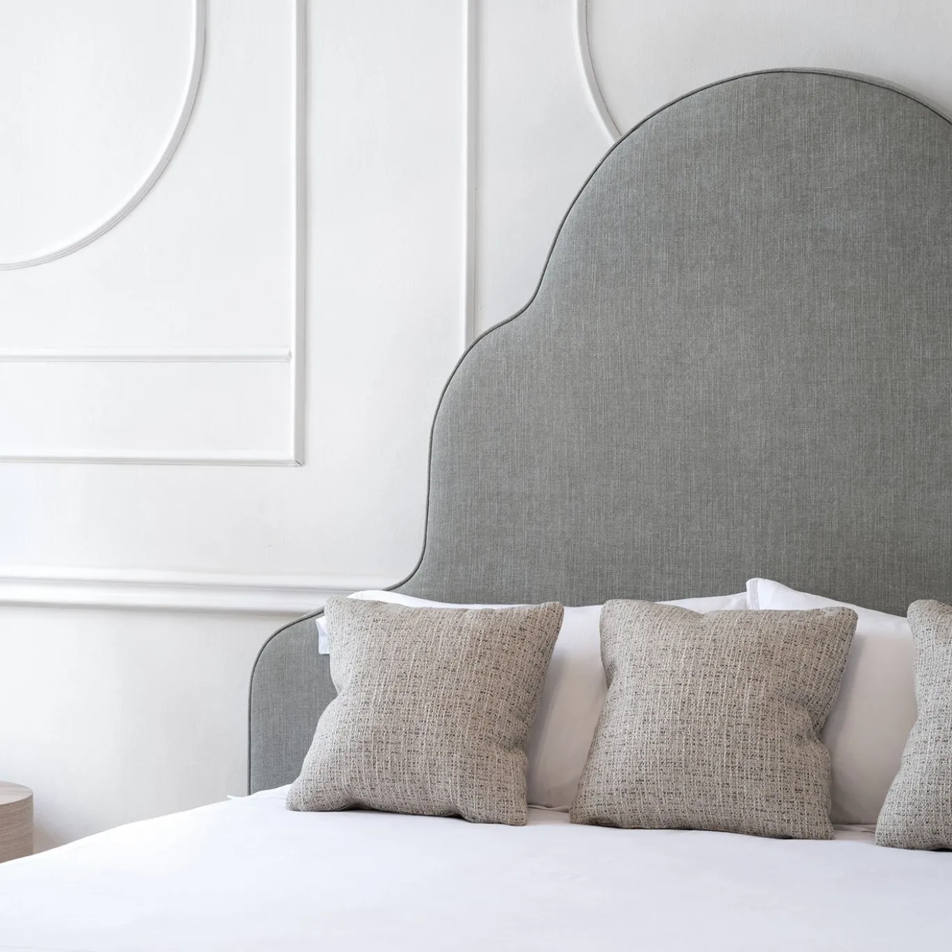 Letto Baldon con testiera imbottita grigio-acciaio