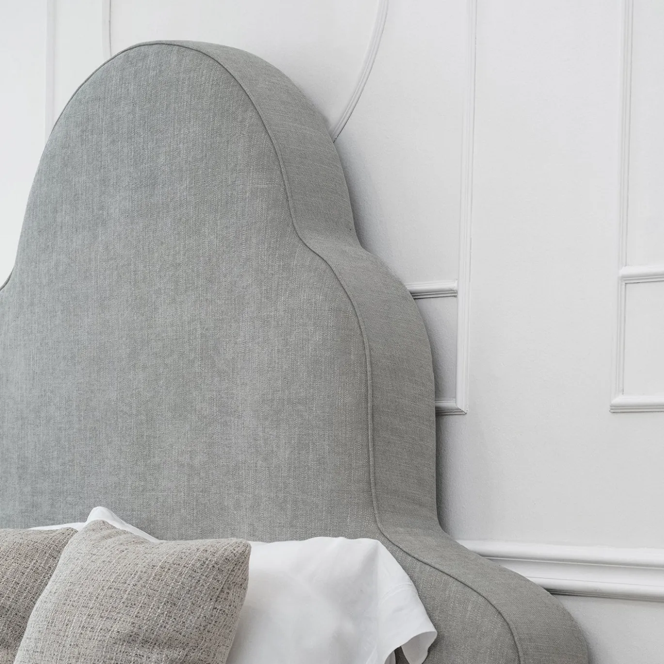 Letto Baldon con testiera imbottita grigio-acciaio