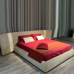 Letto Beige Morrison con dettagli in pelle a contrasto