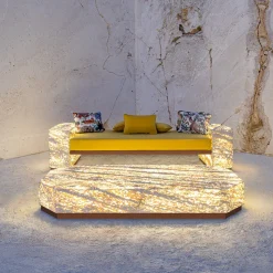Letto da giorno squadrato retroilluminato Eternal in marmo travertino di Bebo & Angel