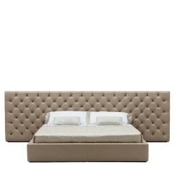 Letto Didone in pelle beige con testiera trapuntata