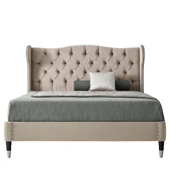 Letto imbottito beige con gambe in legno di faggio e metallo