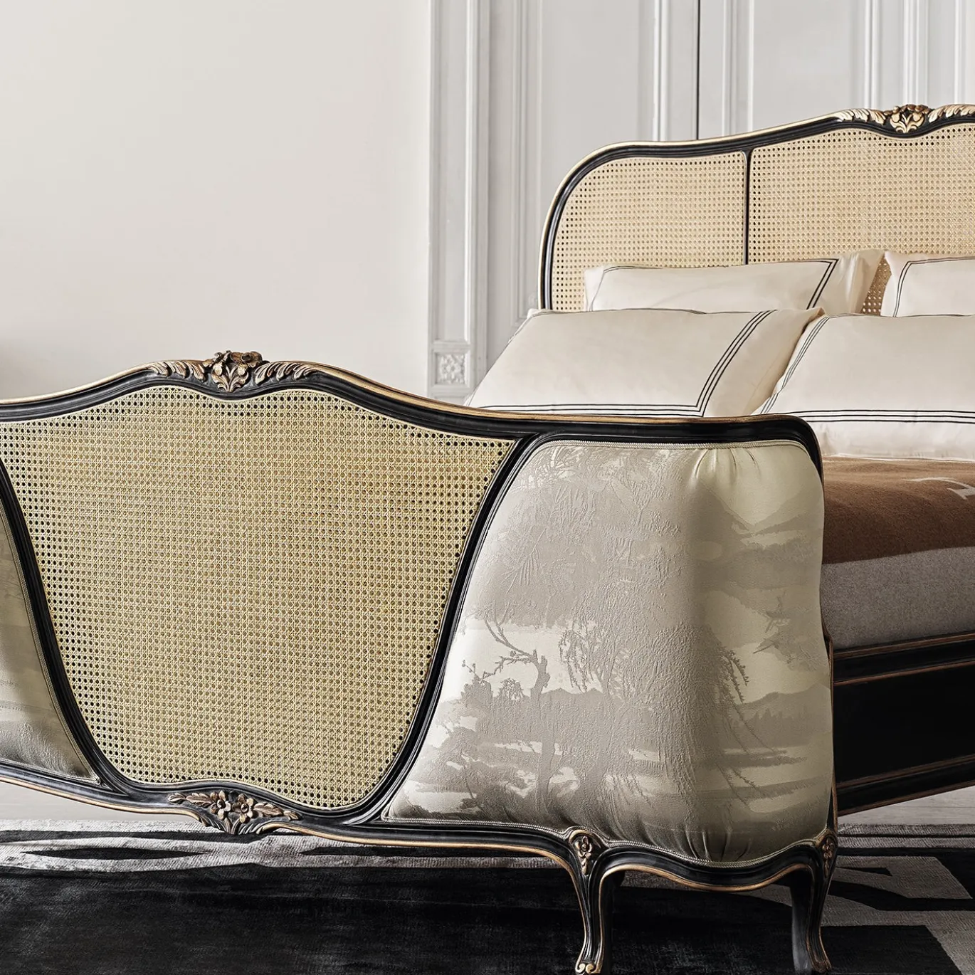 Letto in paglia di Vienna in stile Luigi XV