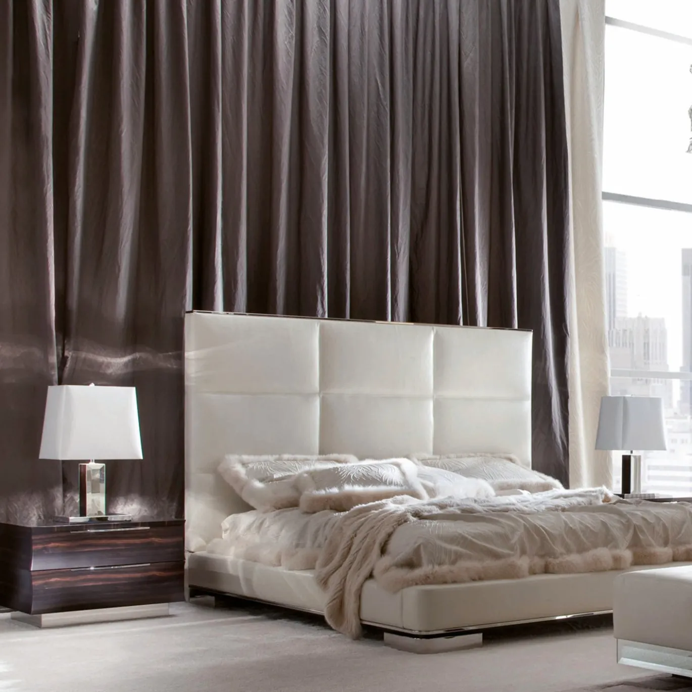 Letto king size in pelle avorio