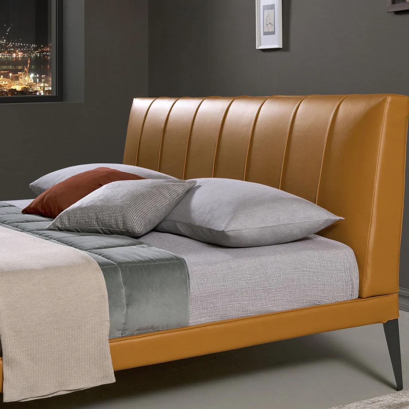 Letto King-Size Megan Arancione con Testiera Cordonata