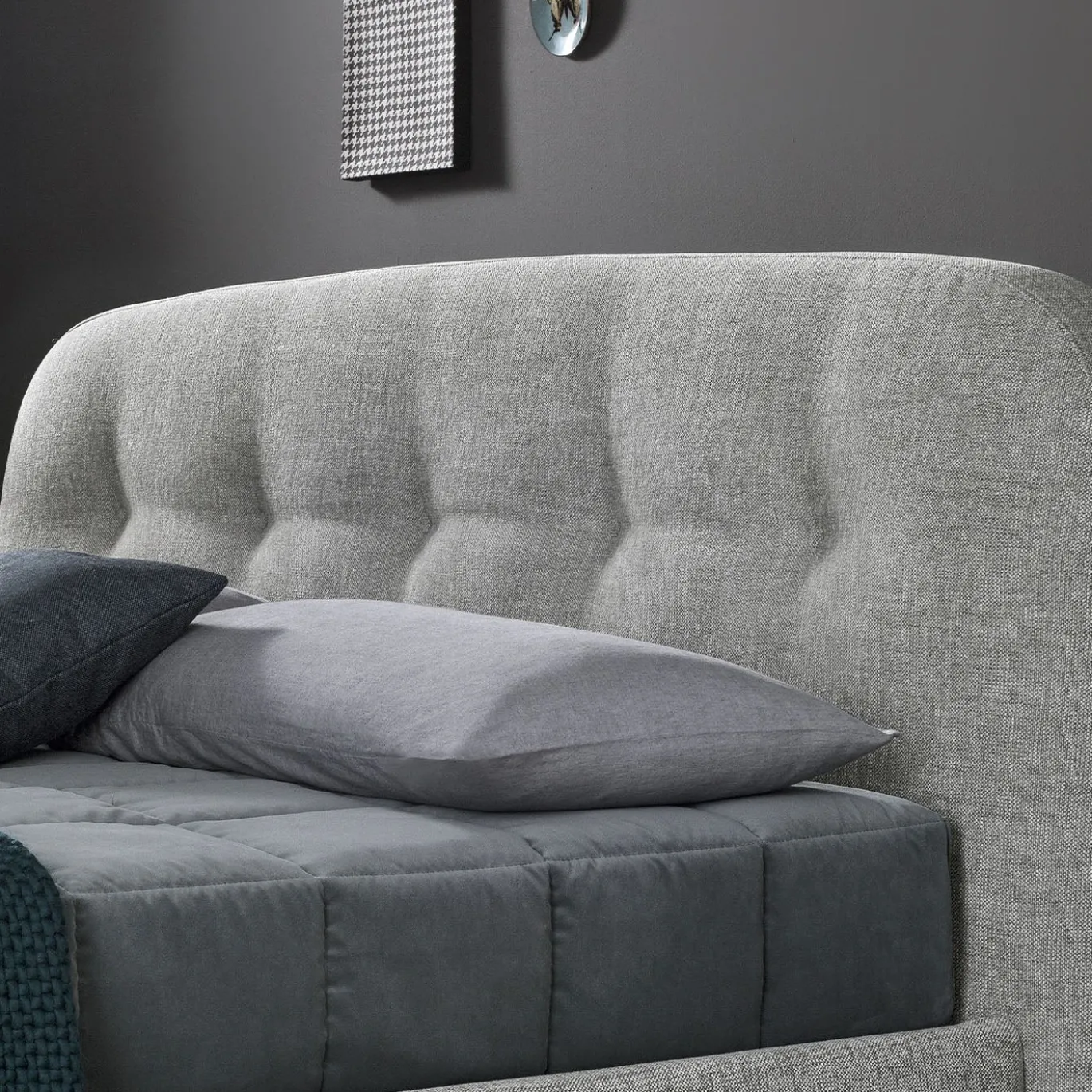 Letto King-size Sophie con Testiera con bottoni Grigio