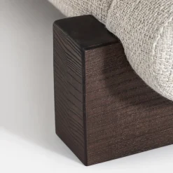 Letto Maki Rivestito in tessuto Tread con base in legno Moka lucido