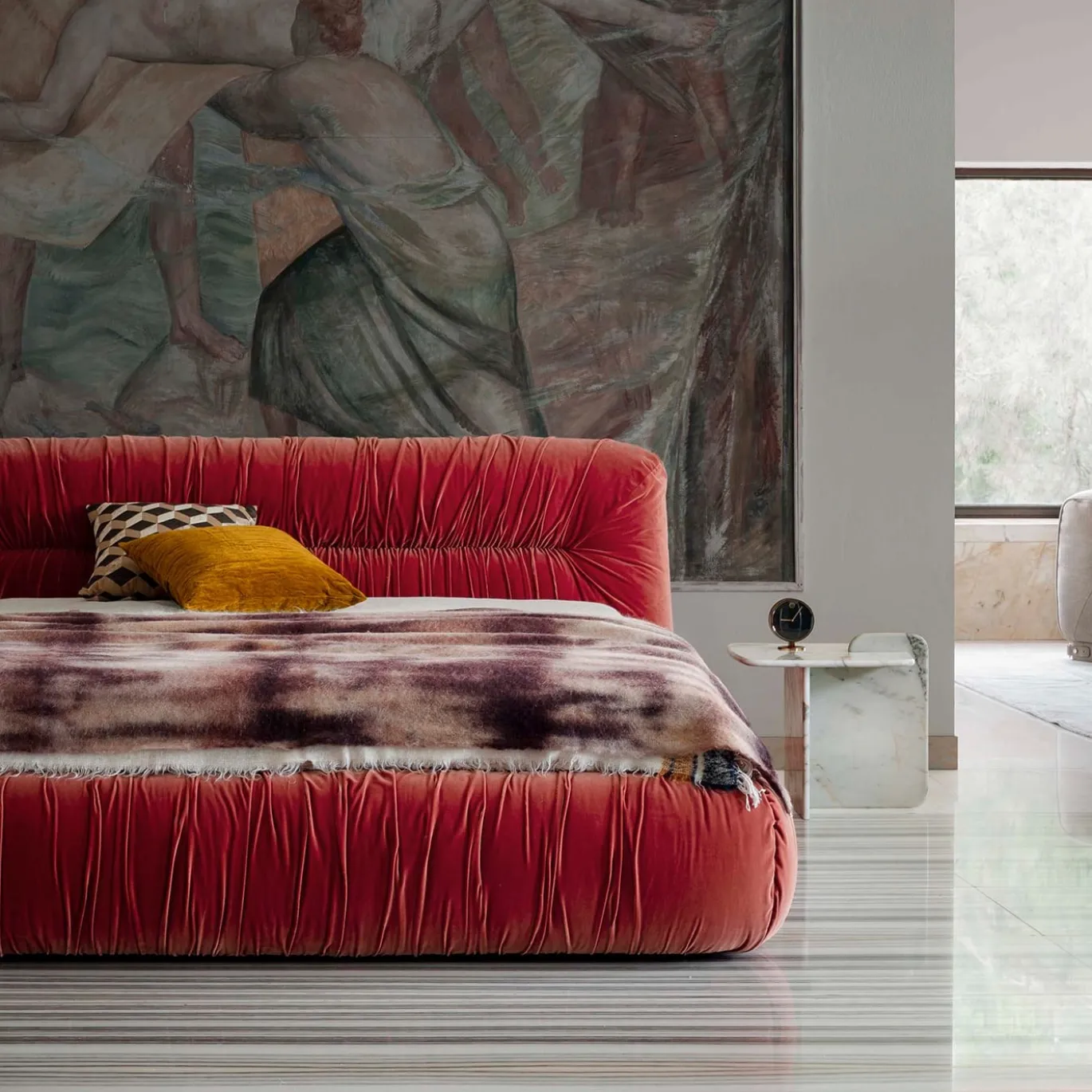Letto Mambo In Velluto Arancione di Lorenza Bozzoli