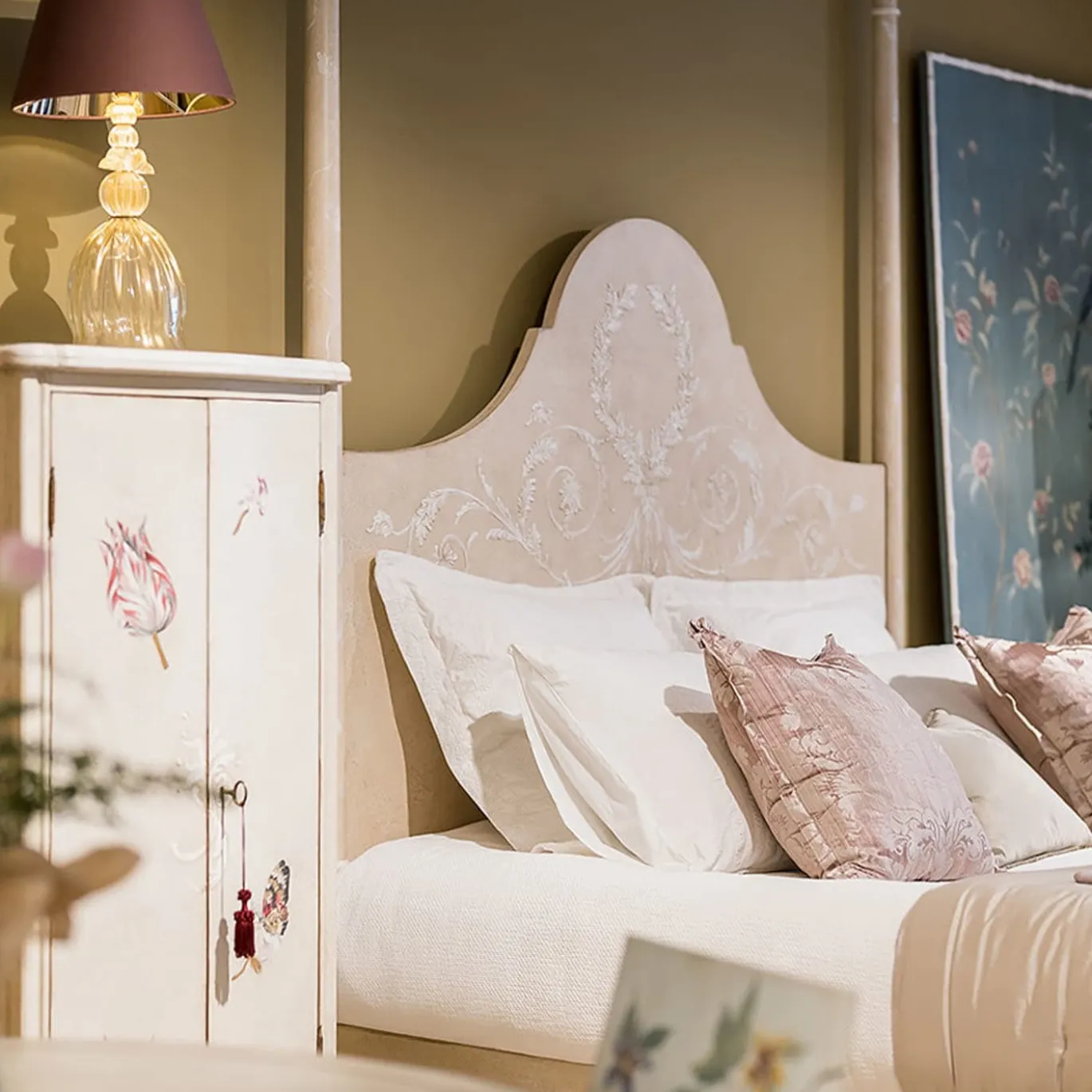 Letto Roma Tortora Chiaro con Decorazioni Dipinte a Mano