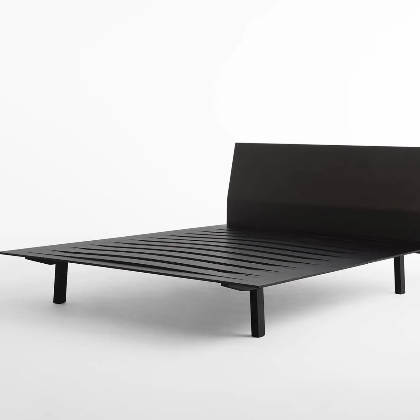 Letto Sottiletto in Rovere Nero di Patrizia Bertolini