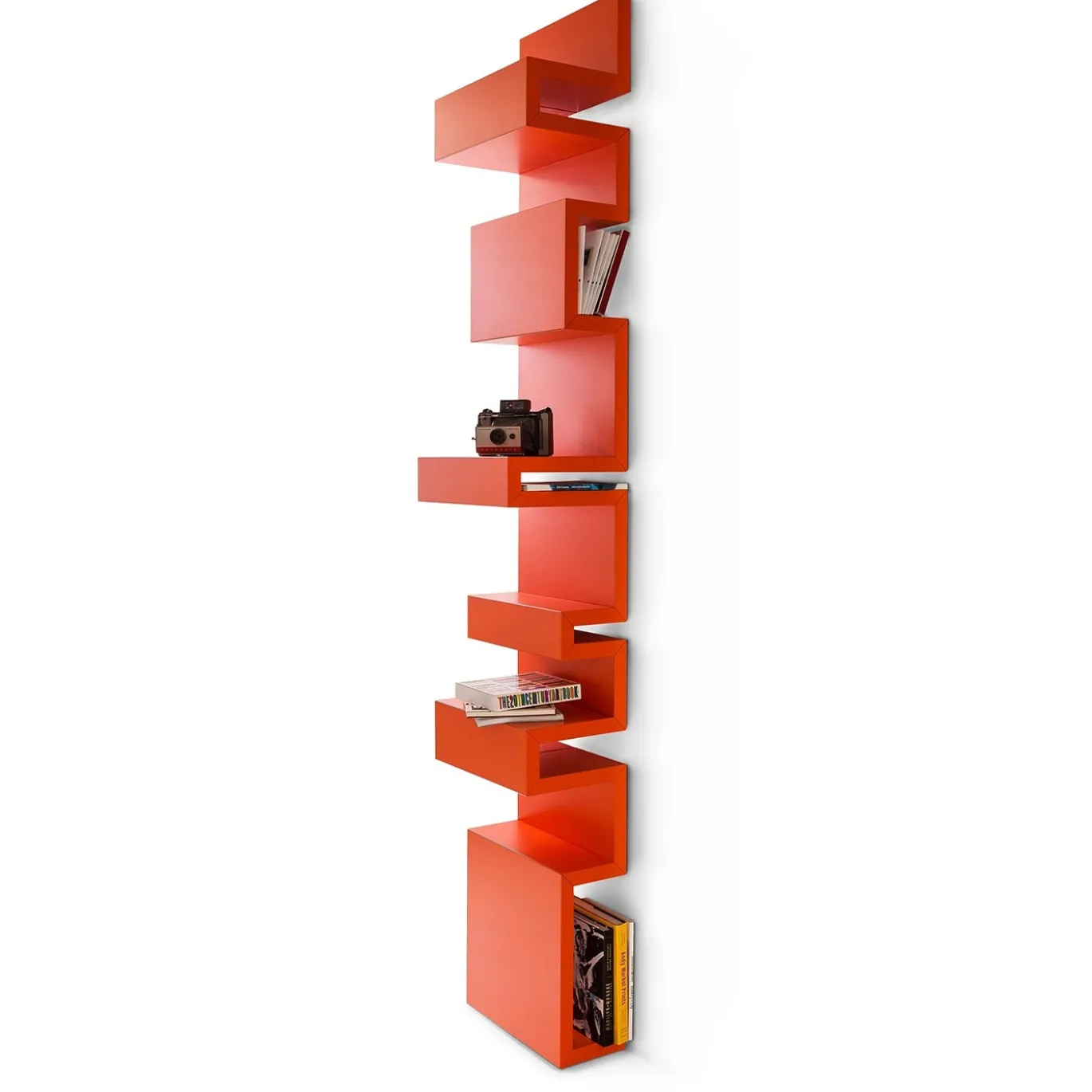 Libreria a parete Todo Orange di Giulia Contaldo