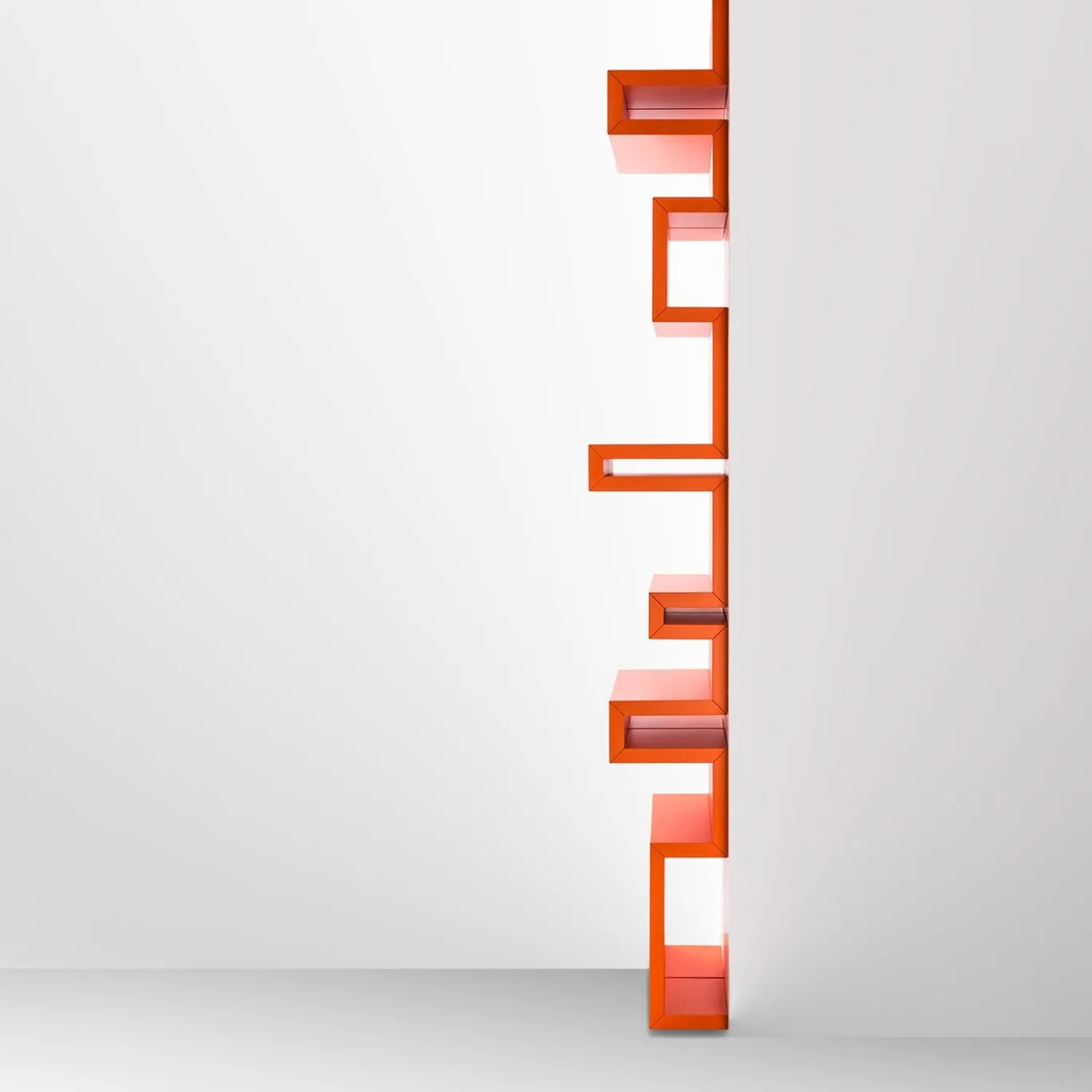Libreria a parete Todo Orange di Giulia Contaldo