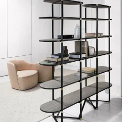 Libreria Boomerang in metallo nero e ottone con 6 ripiani di Pietro Russo Design