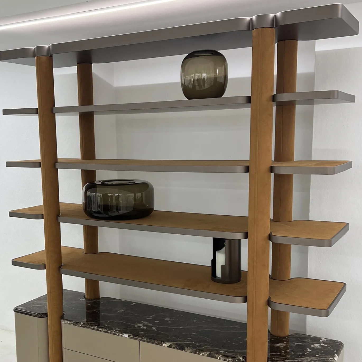 Libreria con contenitore Bon Ton in legno e marmo Emperador