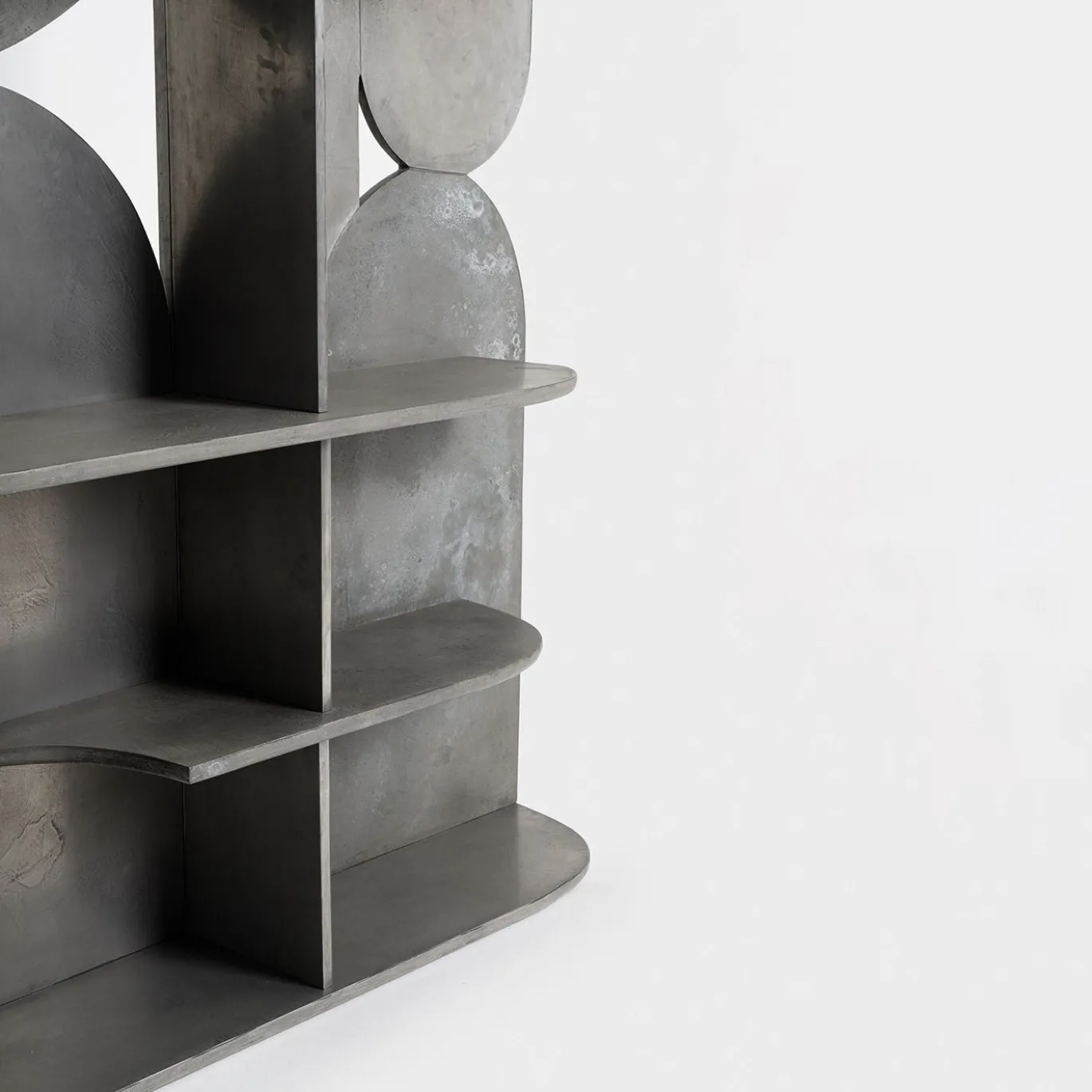 Libreria Mimas in legno placcato argento