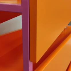 Libreria M19 in legno laccato arancione e metallo