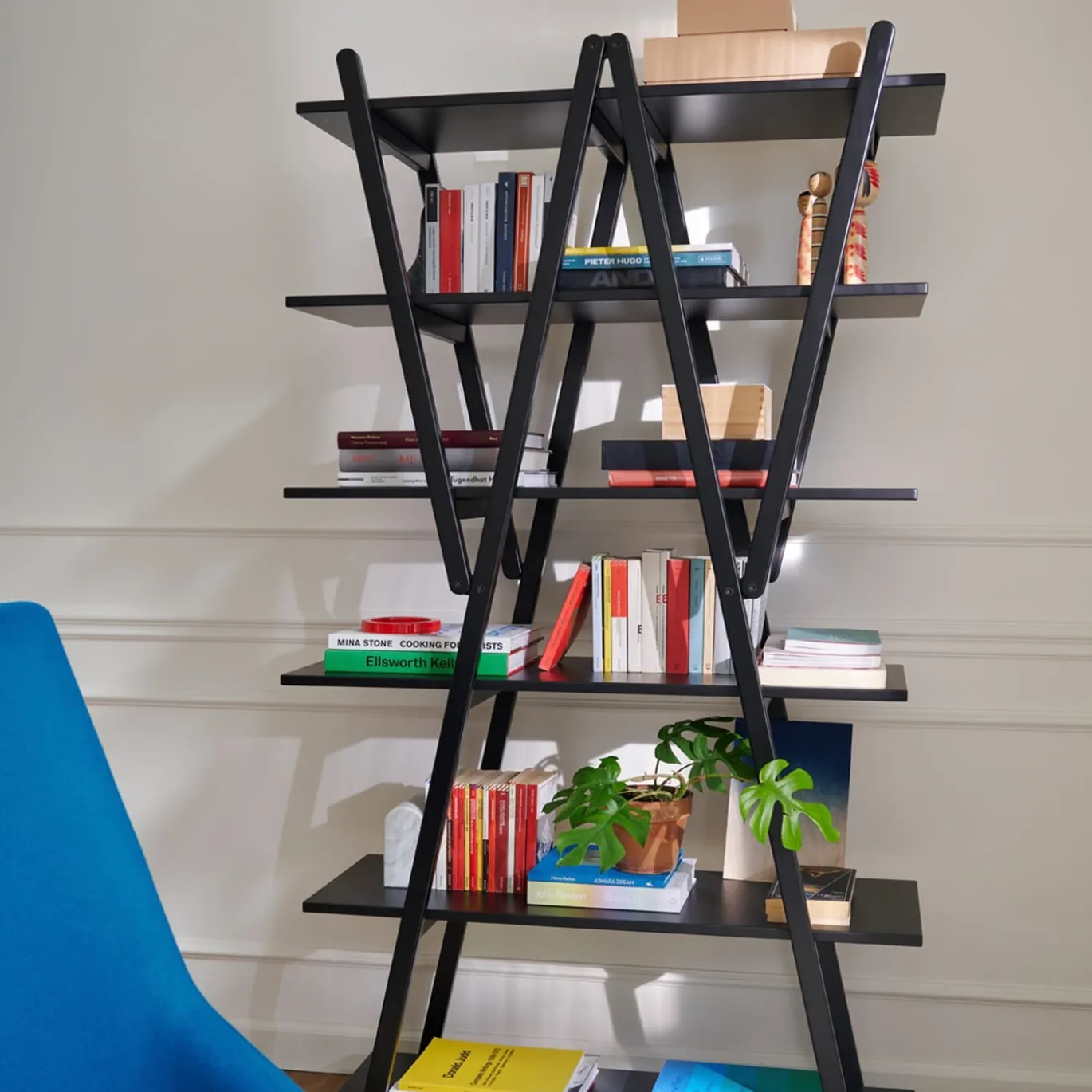 Libreria Nuvola Rossa in Faggio Nero di Vico Magistretti