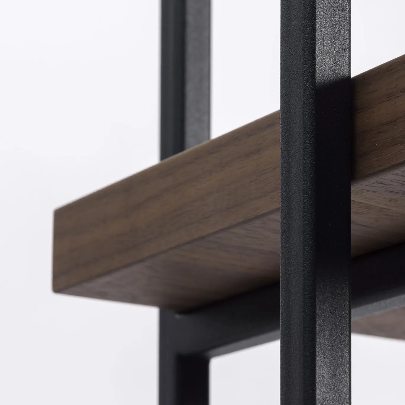 Libreria Obsidium in noce e ferro nero