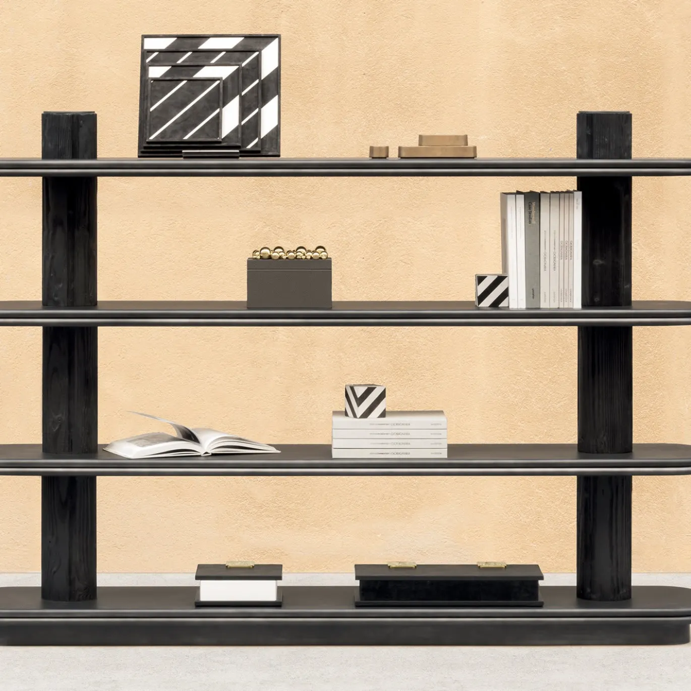 Libreria Scala in legno e pelle