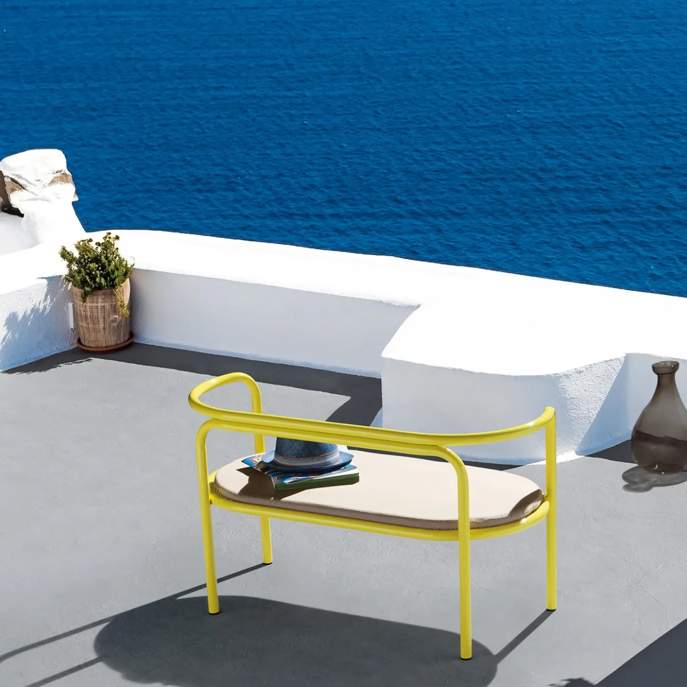 Lovanie Locus Solus Yellow di Gae Aulenti