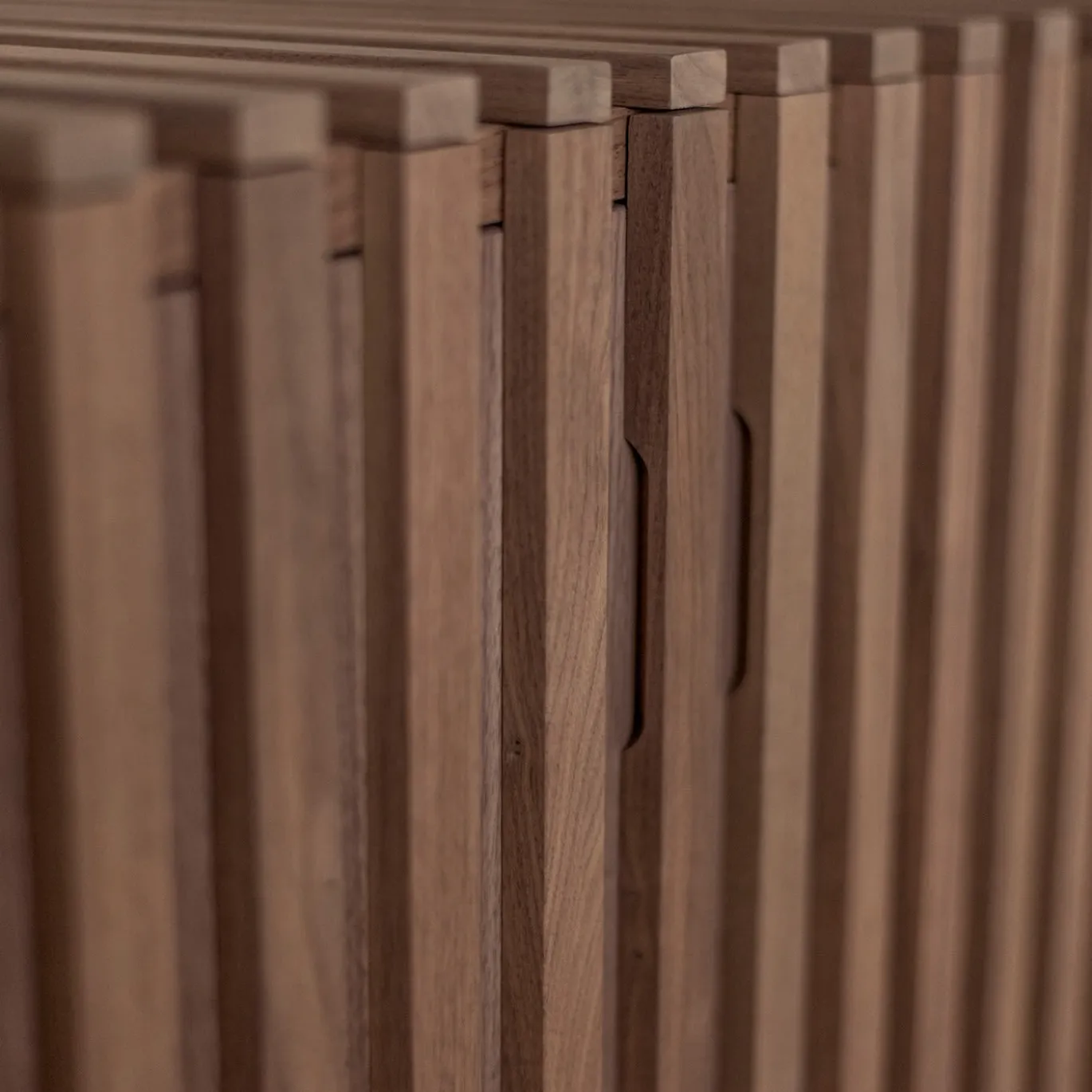 Madia Bars in listelli di legno massello marrone