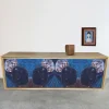 Madia Disegno Quattro in legno di rovere con pannelli decorati con arte astratta