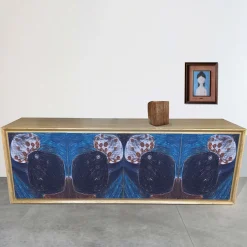 Madia Disegno Quattro in legno di rovere con pannelli decorati con arte astratta