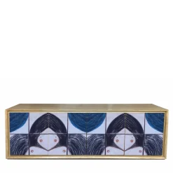 Madia Disegno Tre in rovere con pannelli decorati con arte astratta