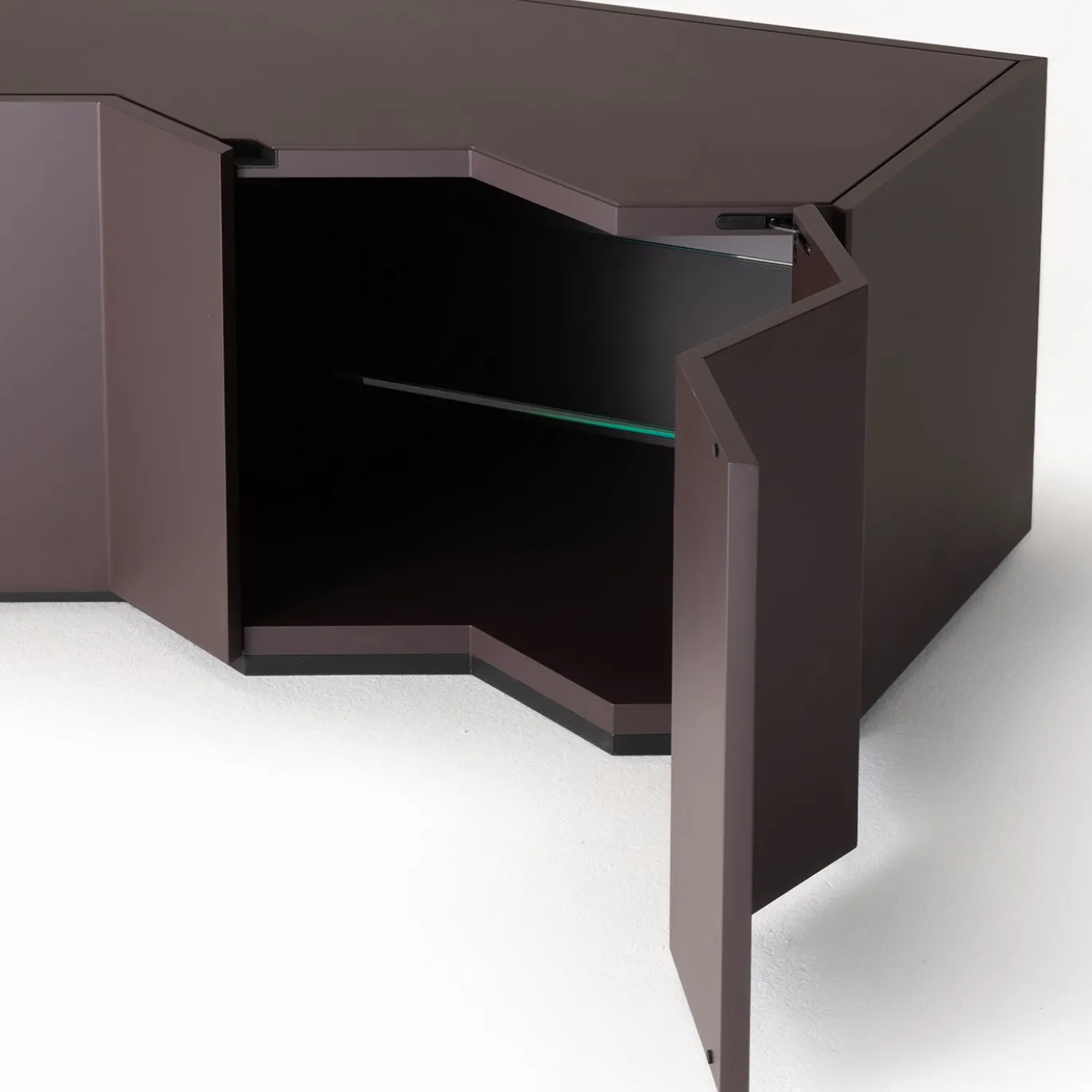 Madia Z24 finitura Espresso opaca di Muller Van Severen
