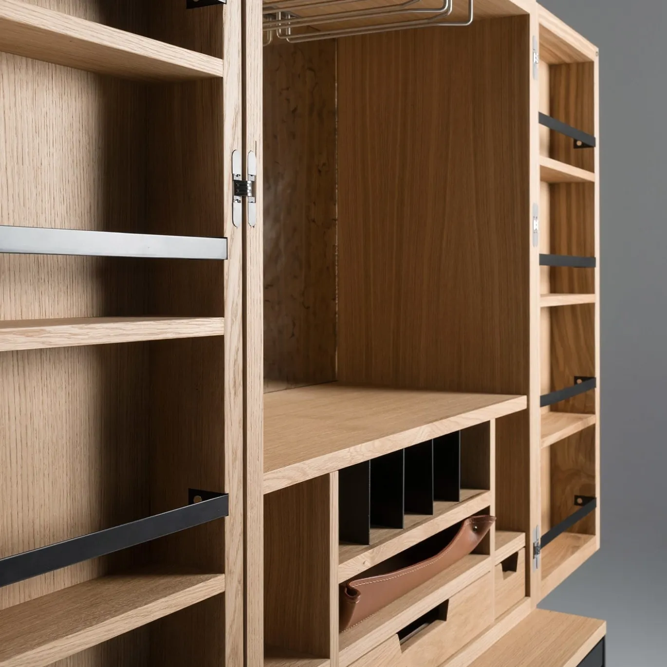Mobile bar cabinet