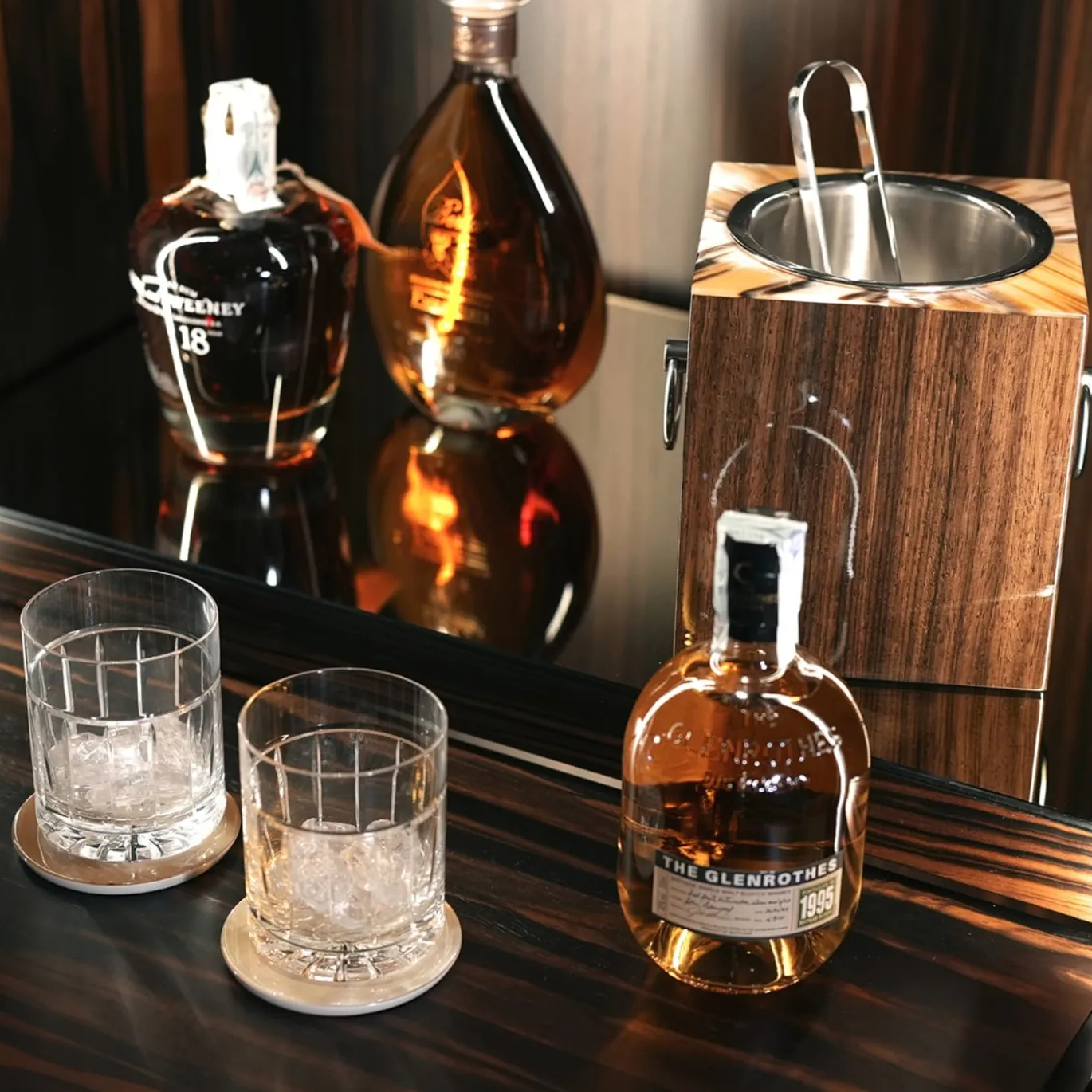 Mobile Bar Manhattan in Ebano