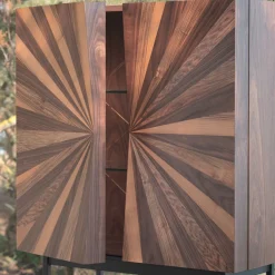 Mobile in legno impiallacciato
