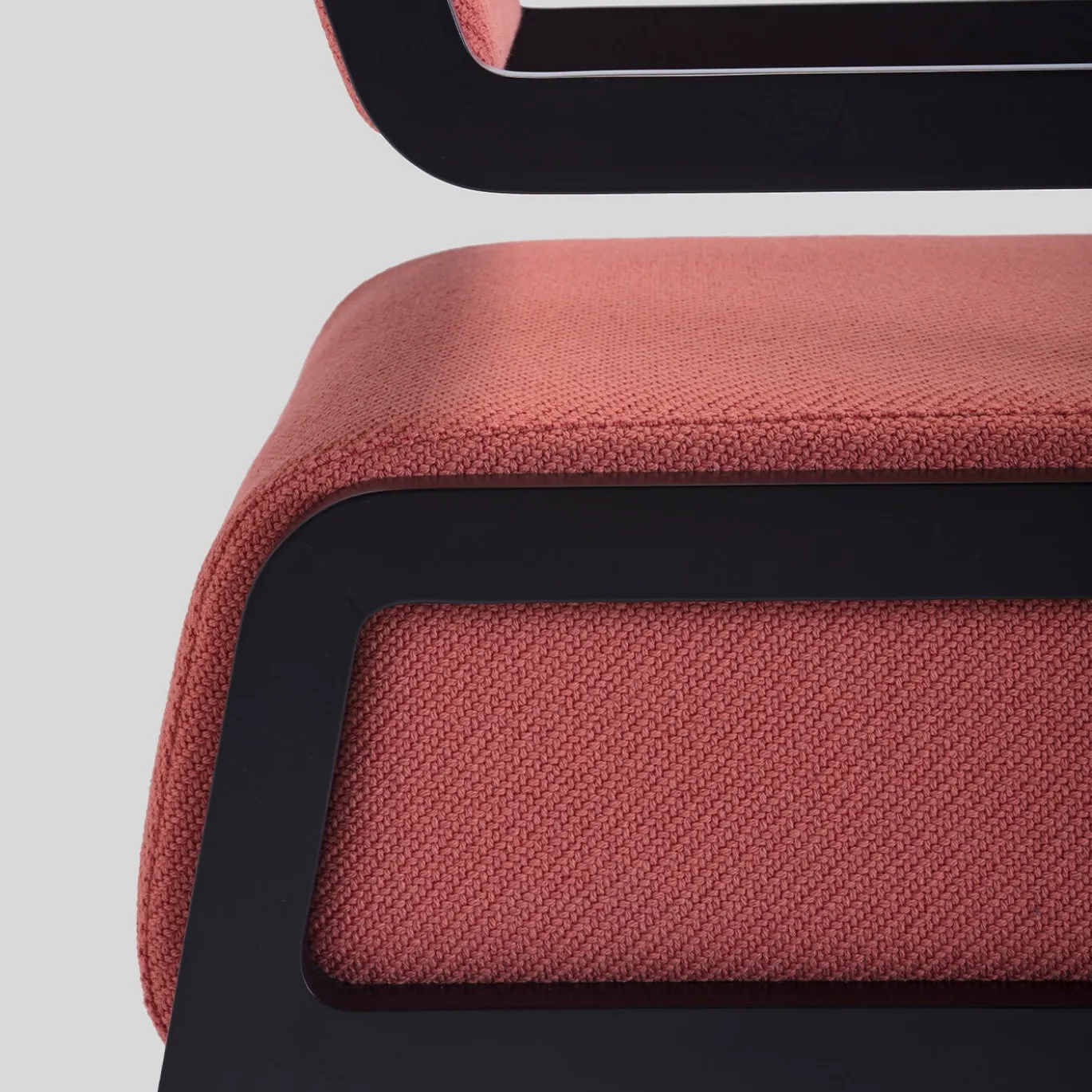 Moki Red Lounge Chair di Gianluca Villa
