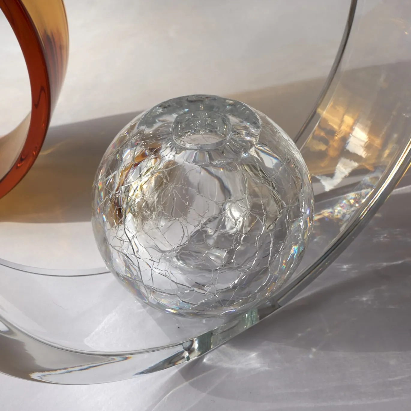 Oggetto scultoreo Saturno in cristallo trasparente soffiato a mano