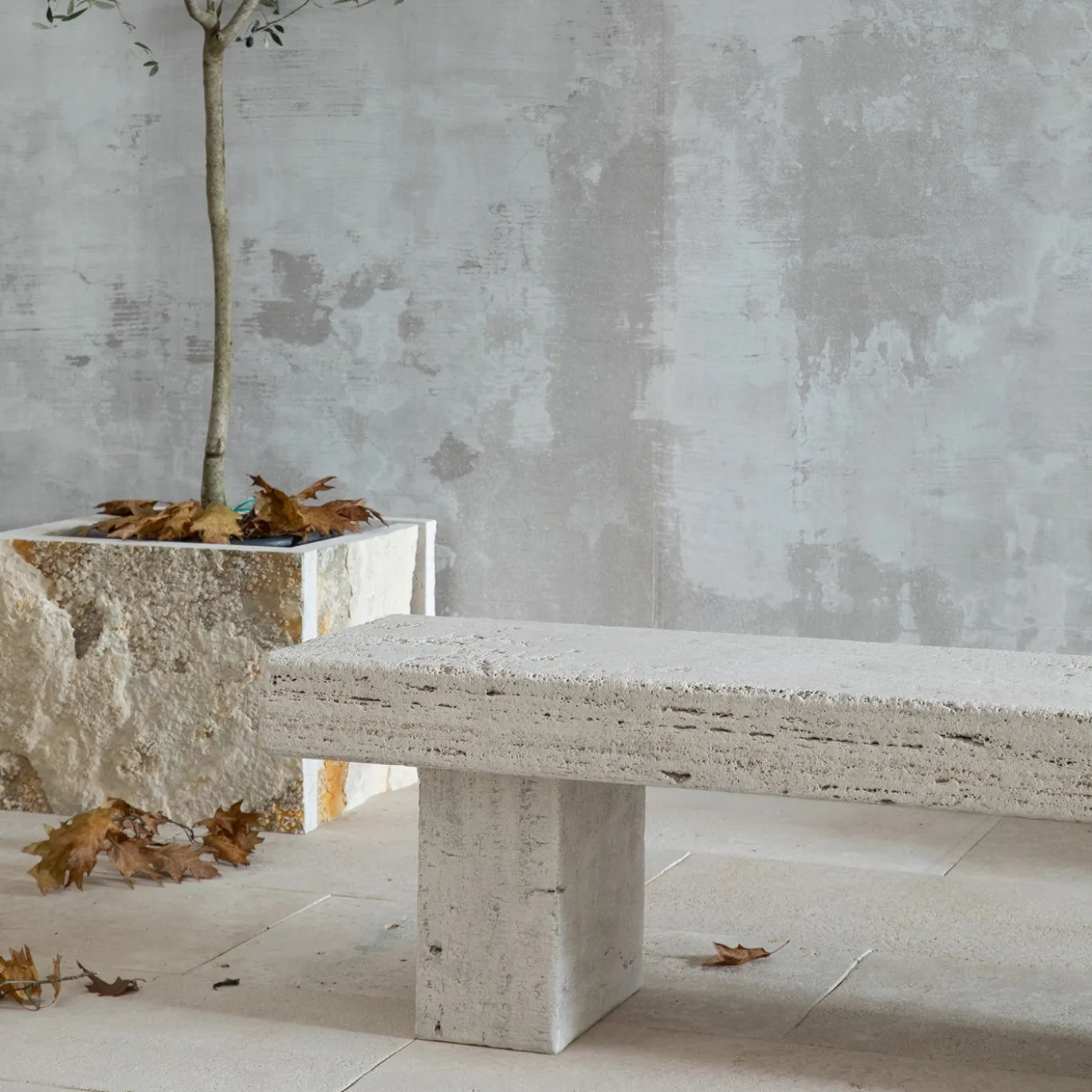 Panca da esterno in Travertino beige Vicum