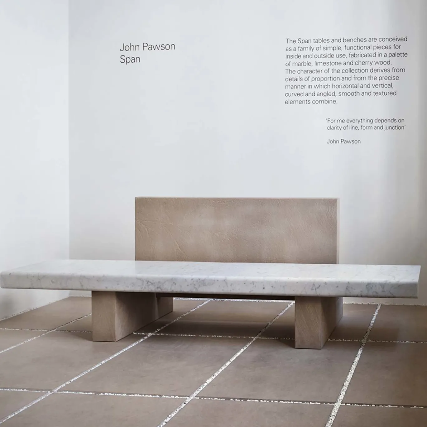 Panca da Esterno Span con Schienale in Marmo Bianco di Carrara di John Pawson