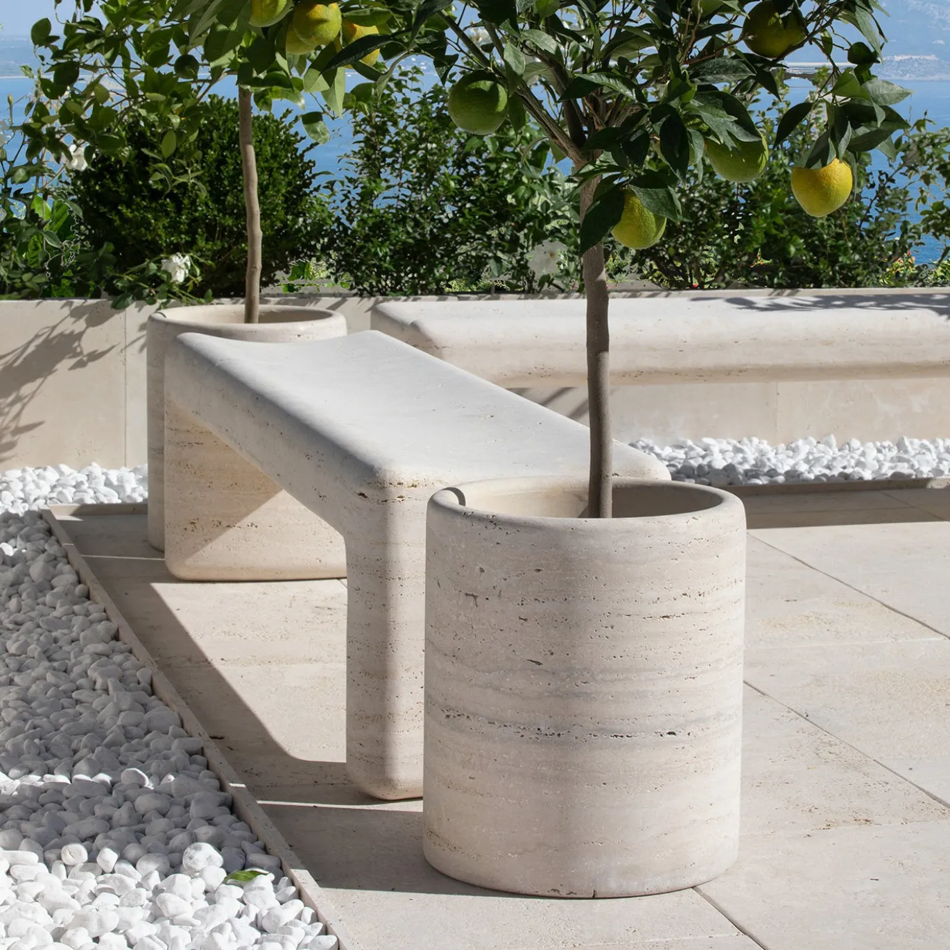 Panca esterna in pietra travertino beige Tinia
