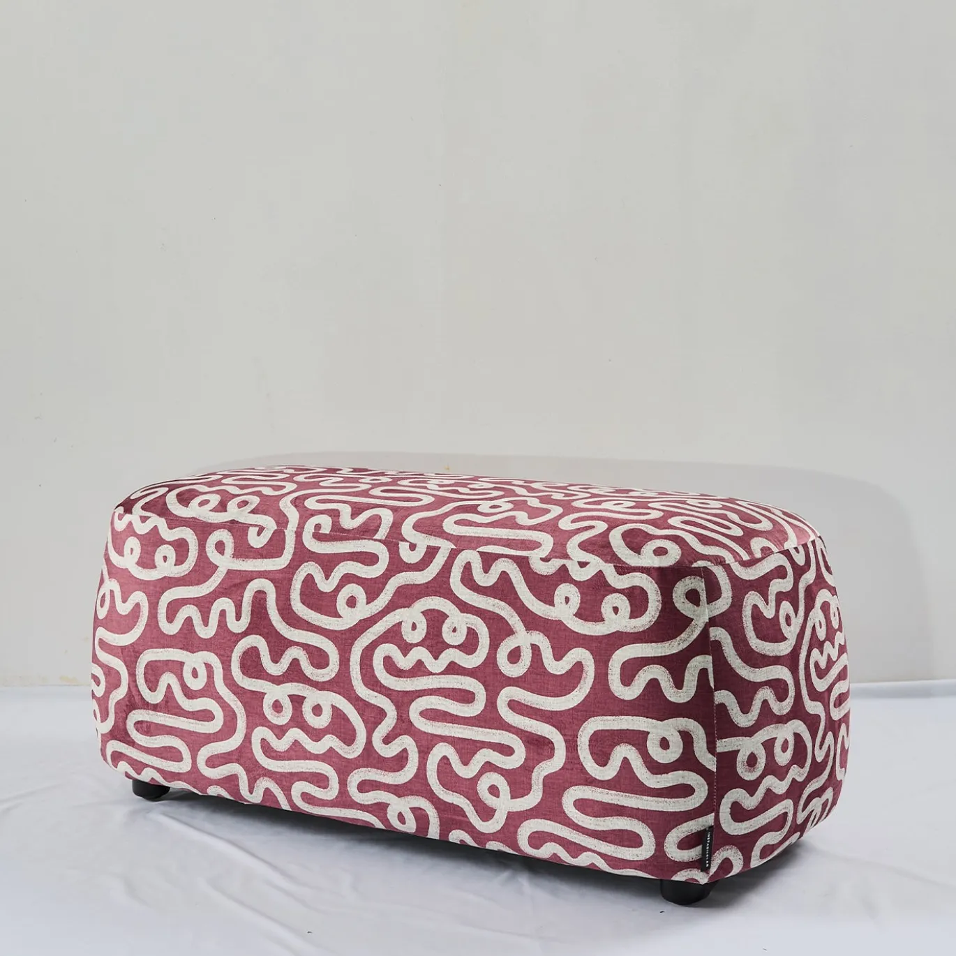 Panca Imbottita Eos Small Bordeaux con Motivo Bianco