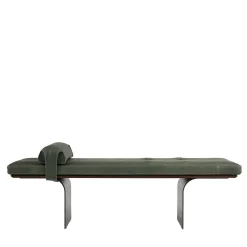 Panca Minerva in pelle verde con base metallica curva