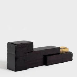 Panca scultorea Layer over Layer in legno