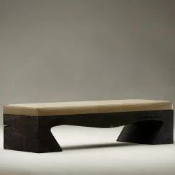 Panchina AR04 in legno bruciato con cuscino rivestito in lino