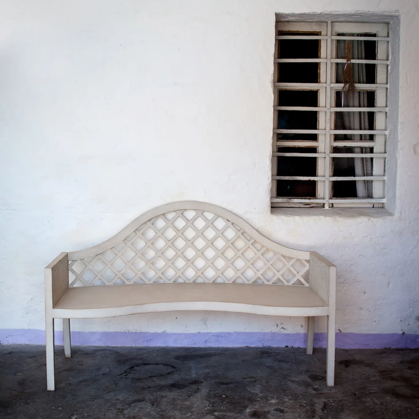 Panchina Lavaredo Settee Textural White and Tulips Decors