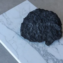 Panchina scultorea rettangolare in marmo bianco di Carrara