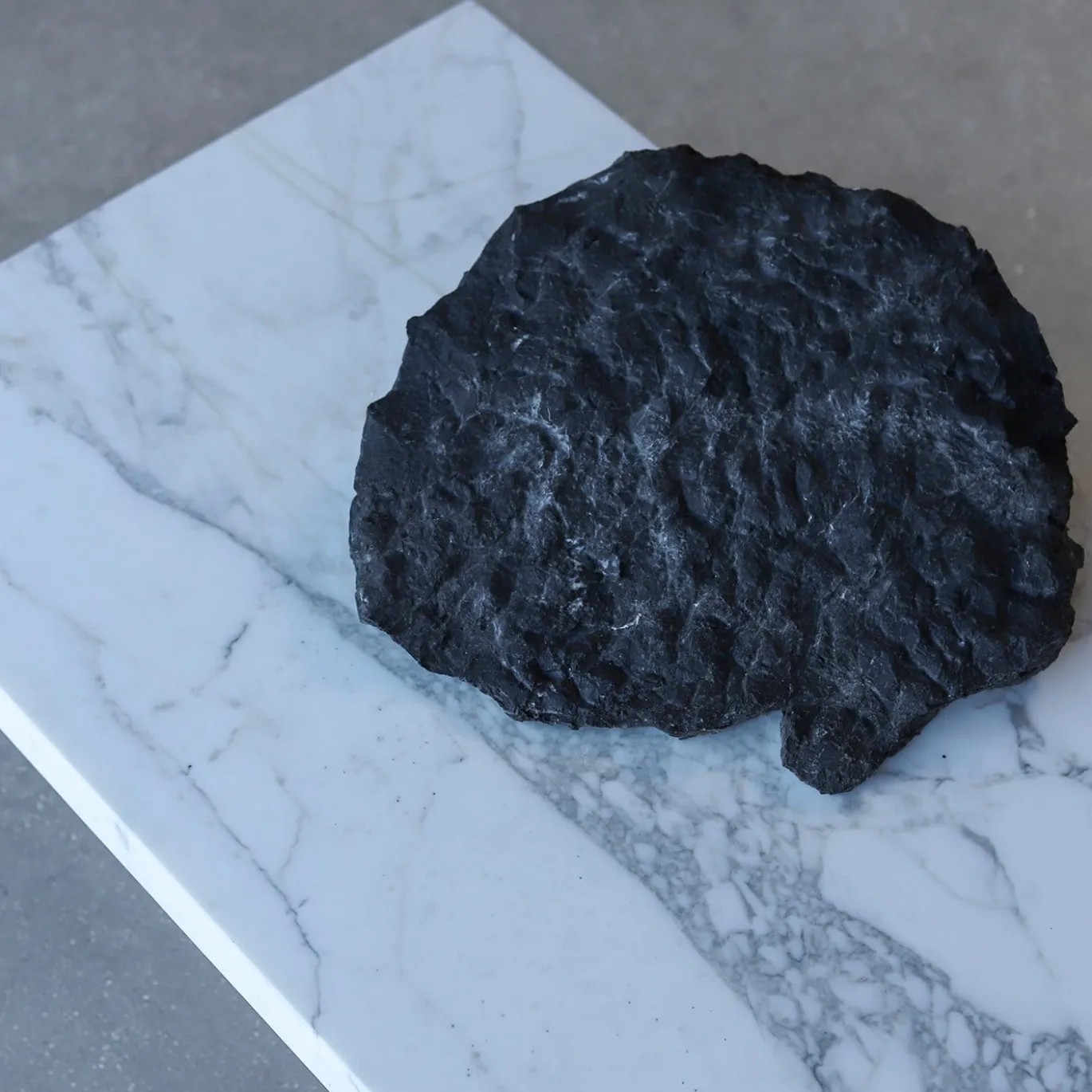 Panchina scultorea rettangolare in marmo bianco di Carrara